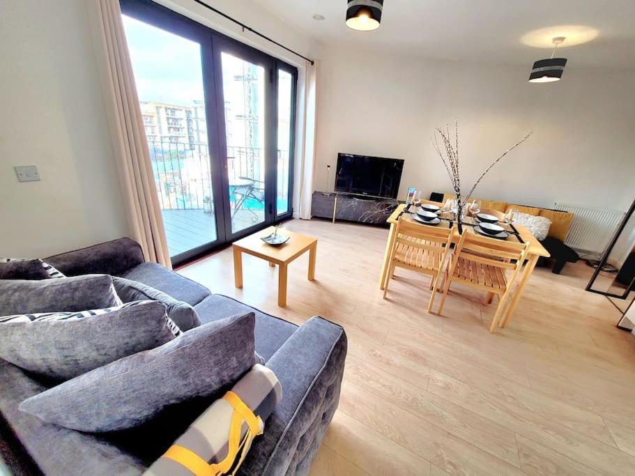 Battersea Power Station Suite Londres Exterior foto
